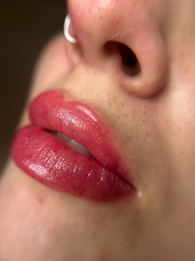 Micropigmentación labios Resultado final de micropigmentación de labios natural
