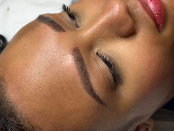 Resultado técnica sombreado micropigmentación cejas Mallorca
